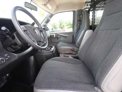 Used 2025 Chevrolet Express 2500 w/ Driver Convenience Package RWD image 2