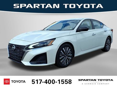 Used 2024 Nissan Altima 2.5 SV FWD image 1