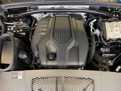 Certified 2026 Porsche Macan AWD/4WD image 27