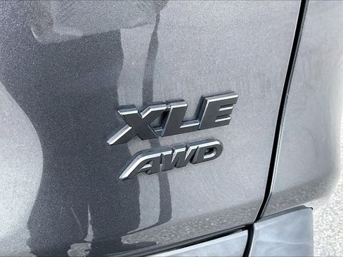 Used 2019 Toyota RAV4 XLE w/ Convenience Package AWD/4WD image 10