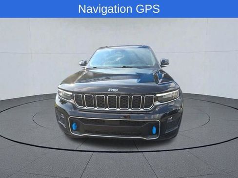 Used 2022 Jeep Grand Cherokee Overland w/ Luxury Tech Group IV AWD/4WD image 10