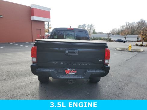 Used 2016 Toyota Tacoma TRD Sport image 5