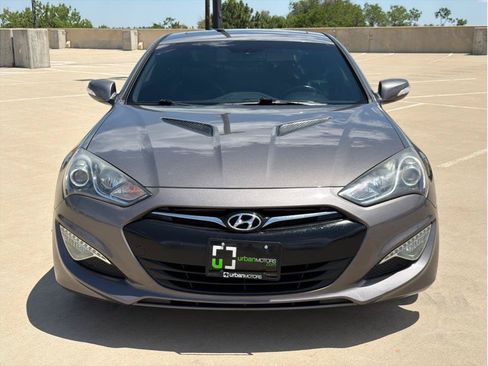 Used 2013 Hyundai Genesis 3.8 RWD image 2