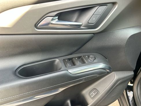 Used 2024 Chevrolet Traverse LT image 13