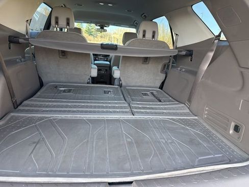 Used 2018 Chevrolet Traverse LT w/ LPO, Cargo Package image 17