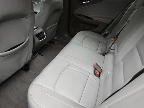 Used 2018 Chevrolet Malibu LT w/ Leather Package FWD image 12