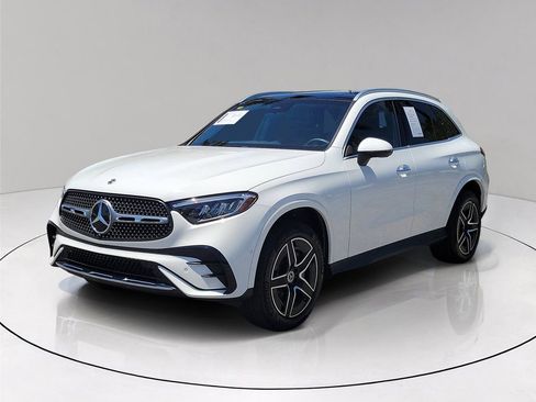 Used 2024 Mercedes-Benz GLC 300 image 3