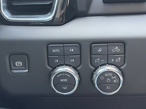 Used 2025 GMC Sierra 1500 Denali w/ Denali Reserve Package AWD/4WD image 12