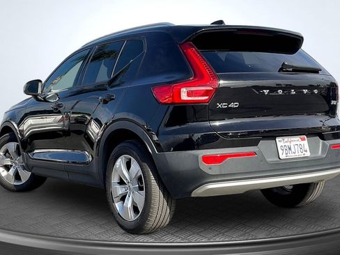 Used 2022 Volvo XC40 T5 Momentum AWD/4WD image 2