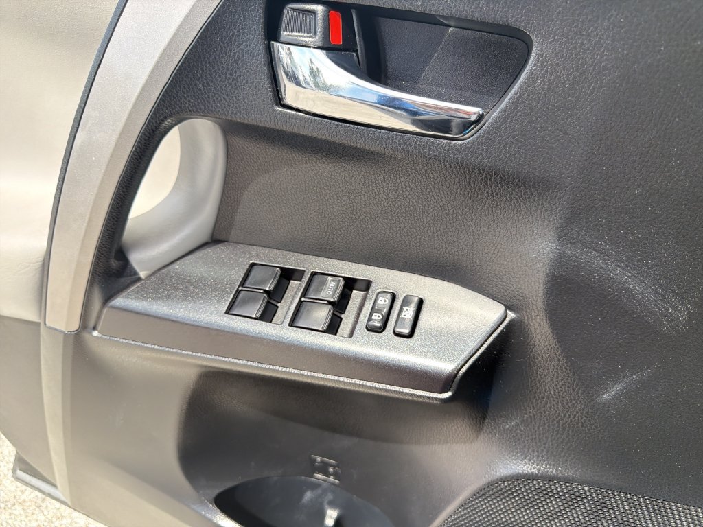 Used 2018 Toyota RAV4 XLE FWD image 23