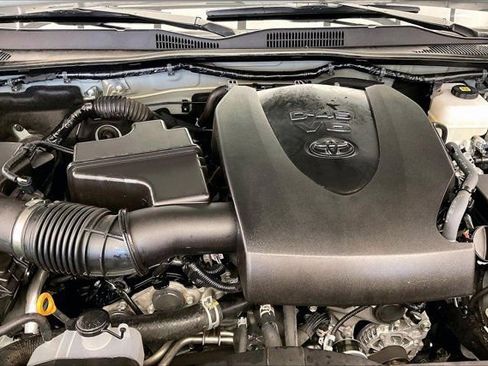 Used 2023 Toyota Tacoma TRD Off-Road w/ Advanced Technology Package image 9