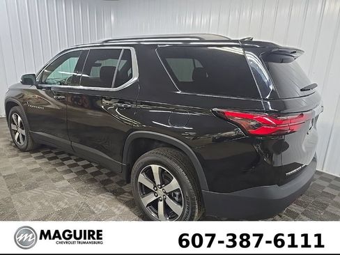 Used 2023 Chevrolet Traverse LT w/ LT Premium Package AWD/4WD image 9