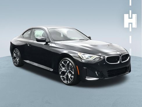 Used 2025 BMW 230i xDrive Coupe w/ Premium Package image 2