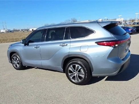 Used 2021 Toyota Highlander XLE image 7