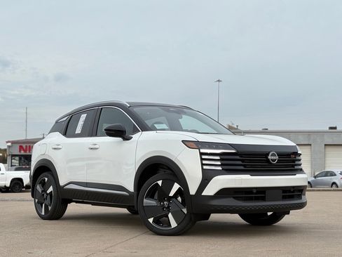 New 2026 Nissan Kicks SR image 2