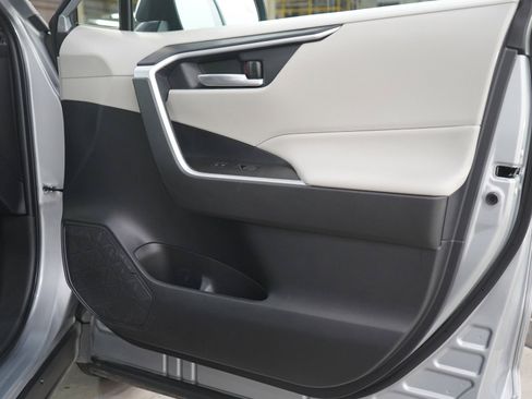 Used 2025 Toyota RAV4 XLE w/ Convenience Package AWD/4WD image 9
