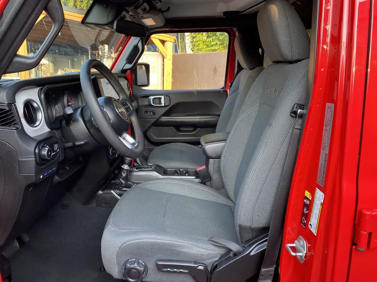 Used 2024 Jeep Wrangler Unlimited Sahara AWD/4WD image 13