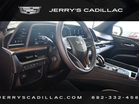 Used 2023 Cadillac Escalade Premium Luxury AWD/4WD image 23