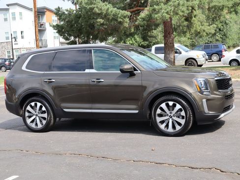 Used 2022 Kia Telluride S AWD/4WD image 2