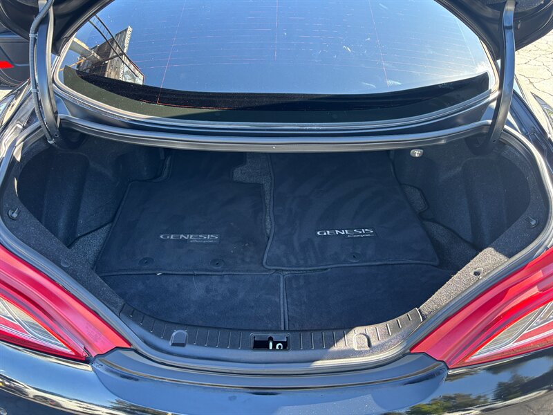 Used 2015 Hyundai Genesis 3.8 RWD image 9