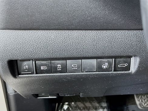 Used 2021 Toyota Venza Limited image 9