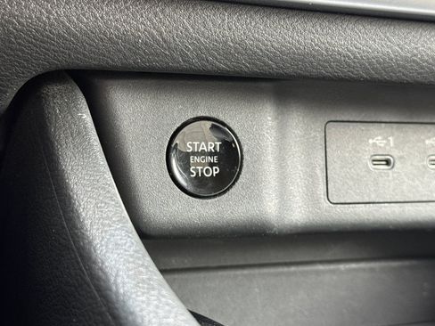Used 2025 Nissan Rogue SV AWD/4WD image 17