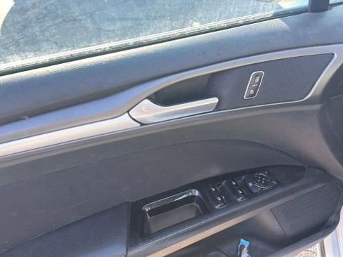 Used 2015 Ford Fusion SE image 10