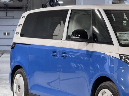 New 2025 Volkswagen ID. Buzz 1st Edition image 4