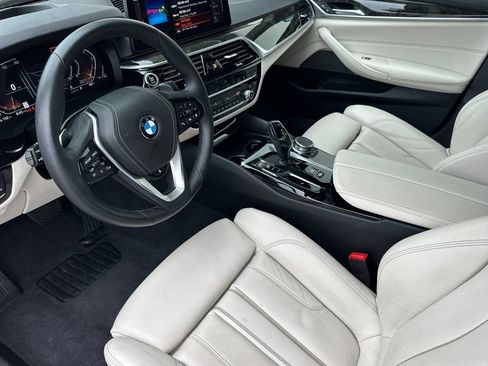 Used 2023 BMW 530i w/ Premium Package RWD image 9