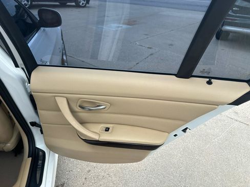 Used 2011 BMW 328i xDrive Sedan AWD/4WD image 18