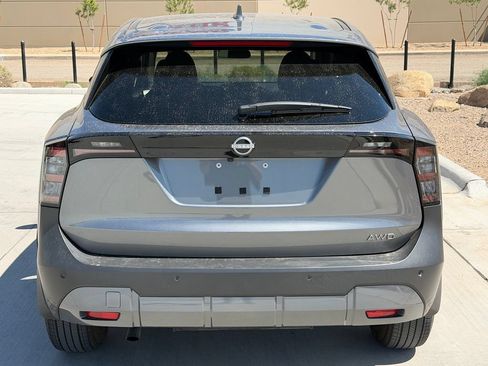 Used 2025 Nissan Kicks SV AWD/4WD image 8