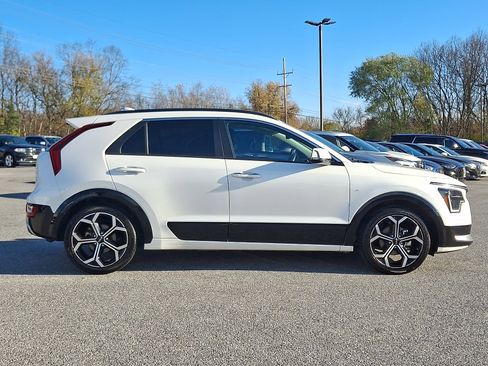 Certified 2023 Kia Niro SX Touring image 7