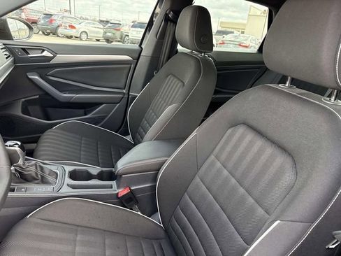 Used 2024 Volkswagen Jetta Sport image 11