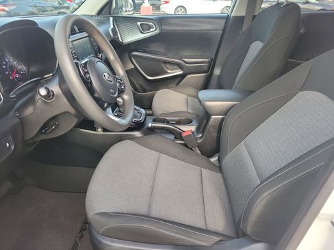 Used 2021 Kia Soul S image 16