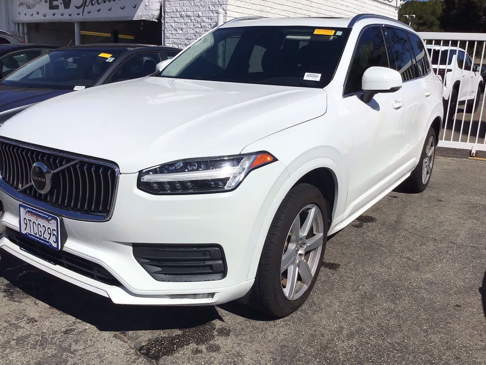 Used 2022 Volvo XC90 T5 Momentum FWD image 2