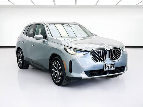 Used 2025 BMW X3 xDrive30i w/ Premium Package AWD/4WD image 3