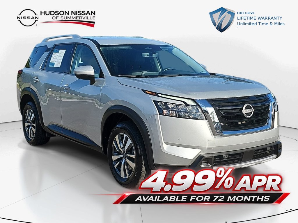 Used 2025 Nissan Pathfinder SL FWD image 3