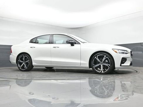 Used 2025 Volvo S60 B5 Plus FWD image 35