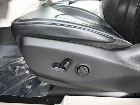 Used 2020 Chrysler Pacifica Limited image 24