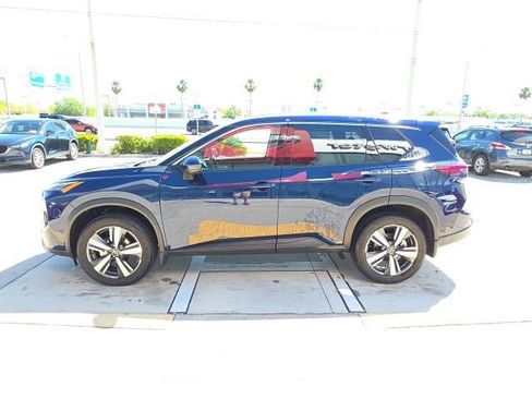 Used 2024 Nissan Rogue SL w/ SL Premium Package image 7