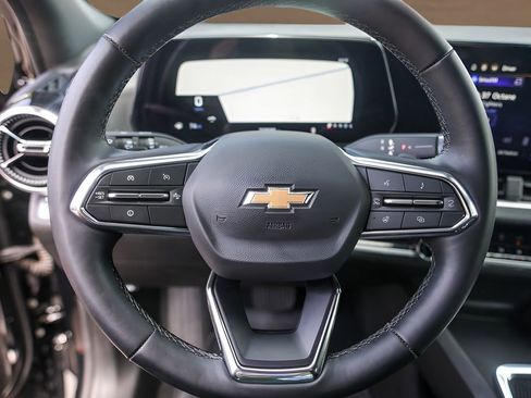 Used 2025 Chevrolet Equinox LT FWD image 12