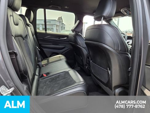 Used 2024 Jeep Grand Cherokee Altitude AWD/4WD image 21