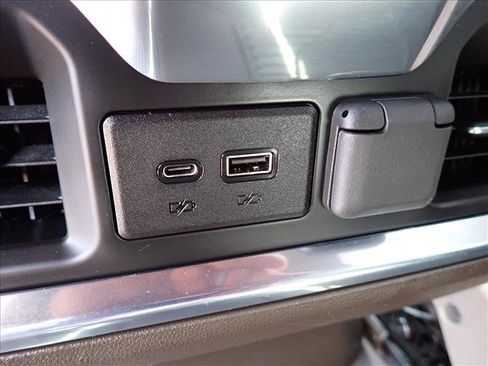 Used 2022 Chevrolet Silverado 1500 LTZ w/ Technology Package AWD/4WD image 9