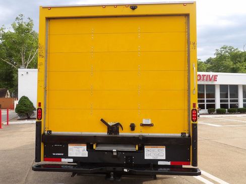 Used 2021 GMC Savana 3500 Extended w/ Power Convenience Package RWD image 3