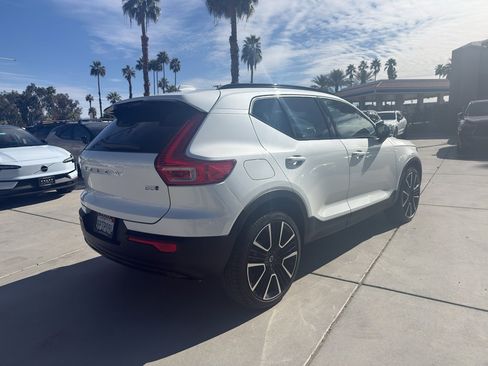 Used 2024 Volvo XC40 B5 Core w/ Protection Package Premier image 7