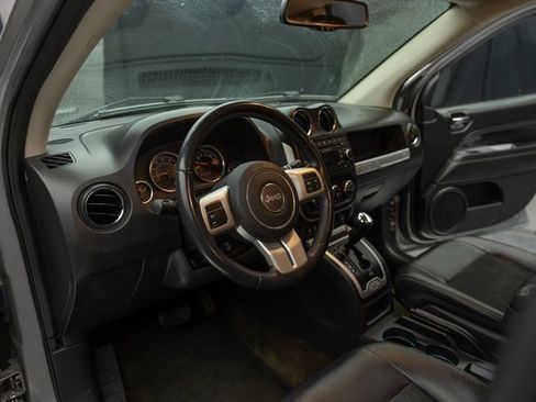 Used 2016 Jeep Compass Latitude image 9