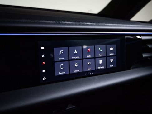 Certified 2025 Porsche Macan Turbo Electric AWD/4WD image 19
