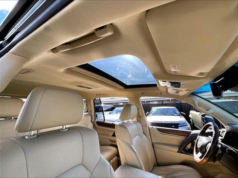 Used 2020 Lexus LX 570 4WD w/ Luxury Package image 24