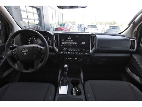 Used 2025 Nissan Frontier SV w/ SV Convenience Package RWD image 7