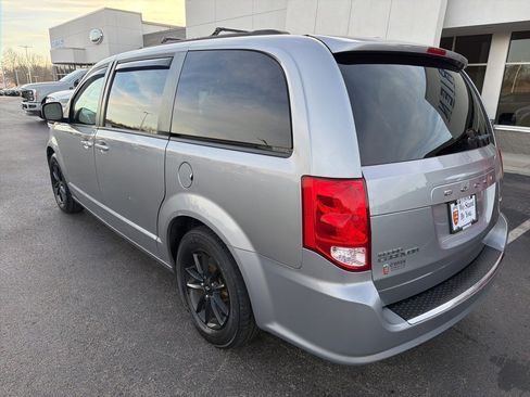 Used 2019 Dodge Grand Caravan GT image 3